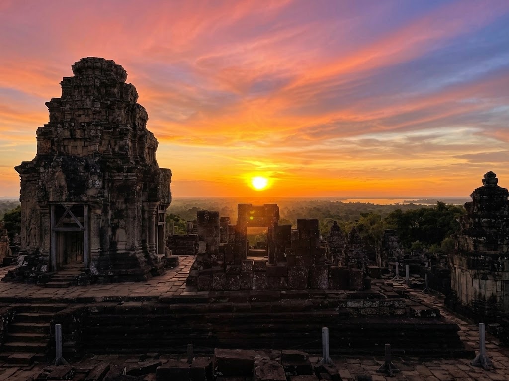 Phnom Bakheng is remarkable for stunning sunset