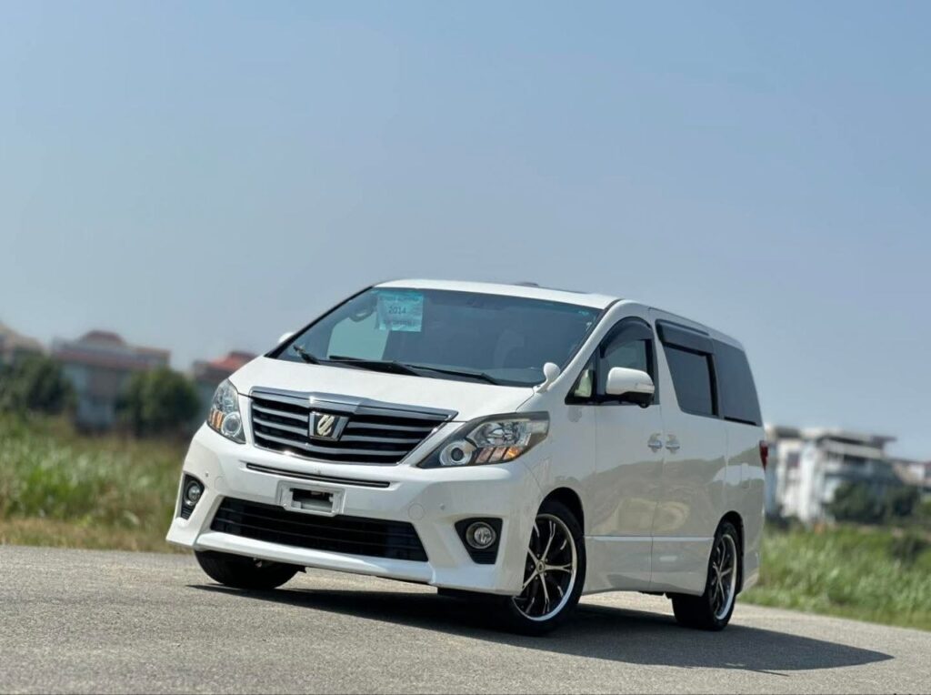 Private shuttles car/ bus and Airport Transfer in Siem Reap, Phnom Penh, Cambodia