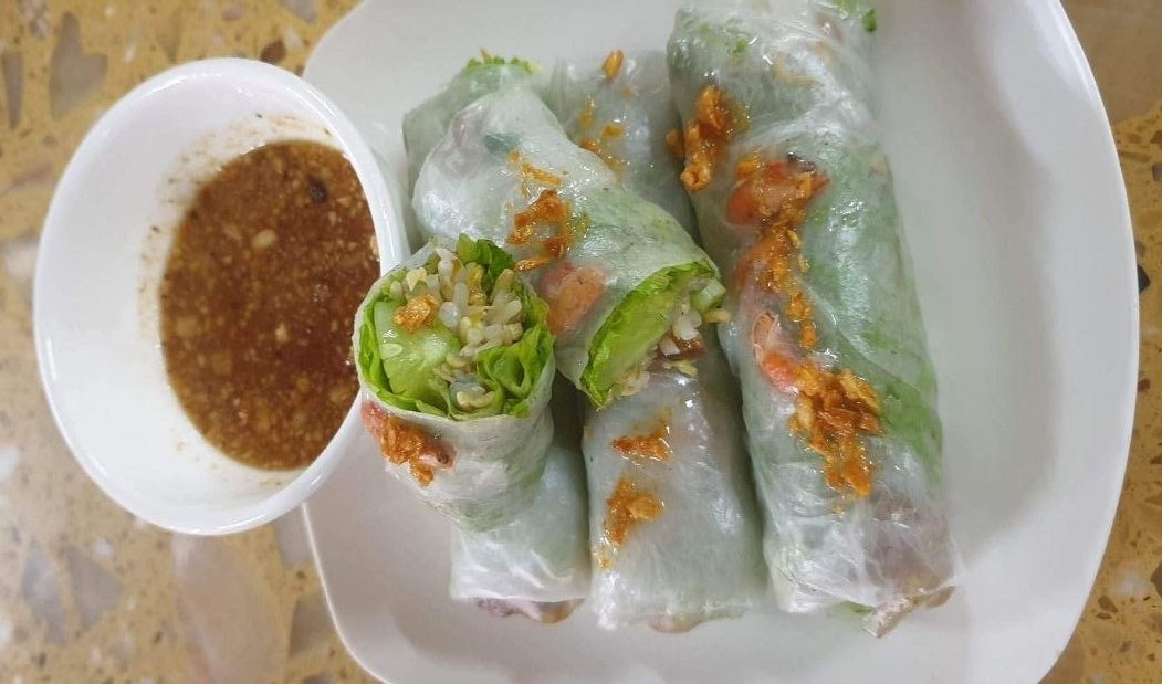 Cambodian street food, Nam (Cambodian Fresh Spring Roll)