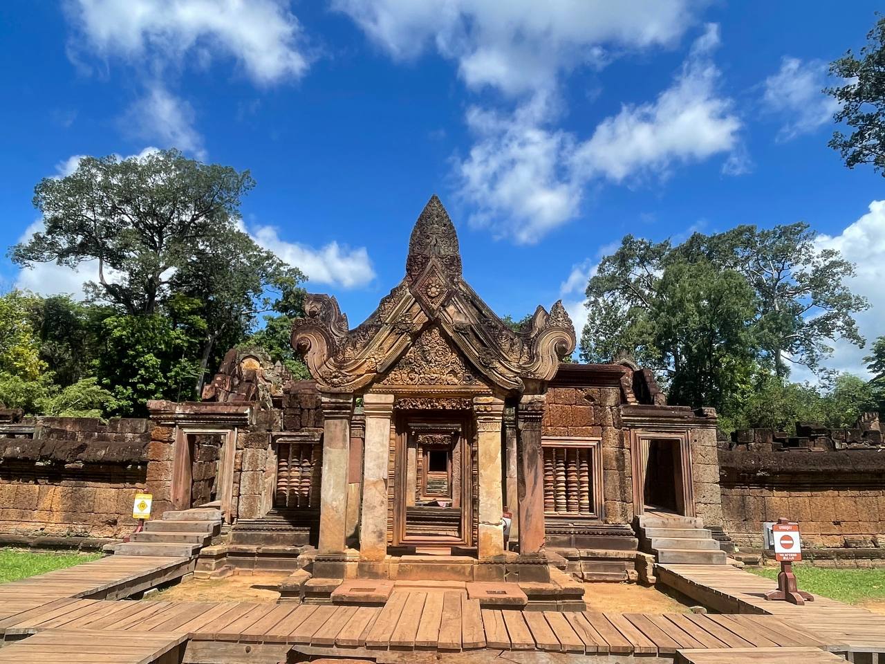 Banteay Srei Temple, the pink sandstone temple