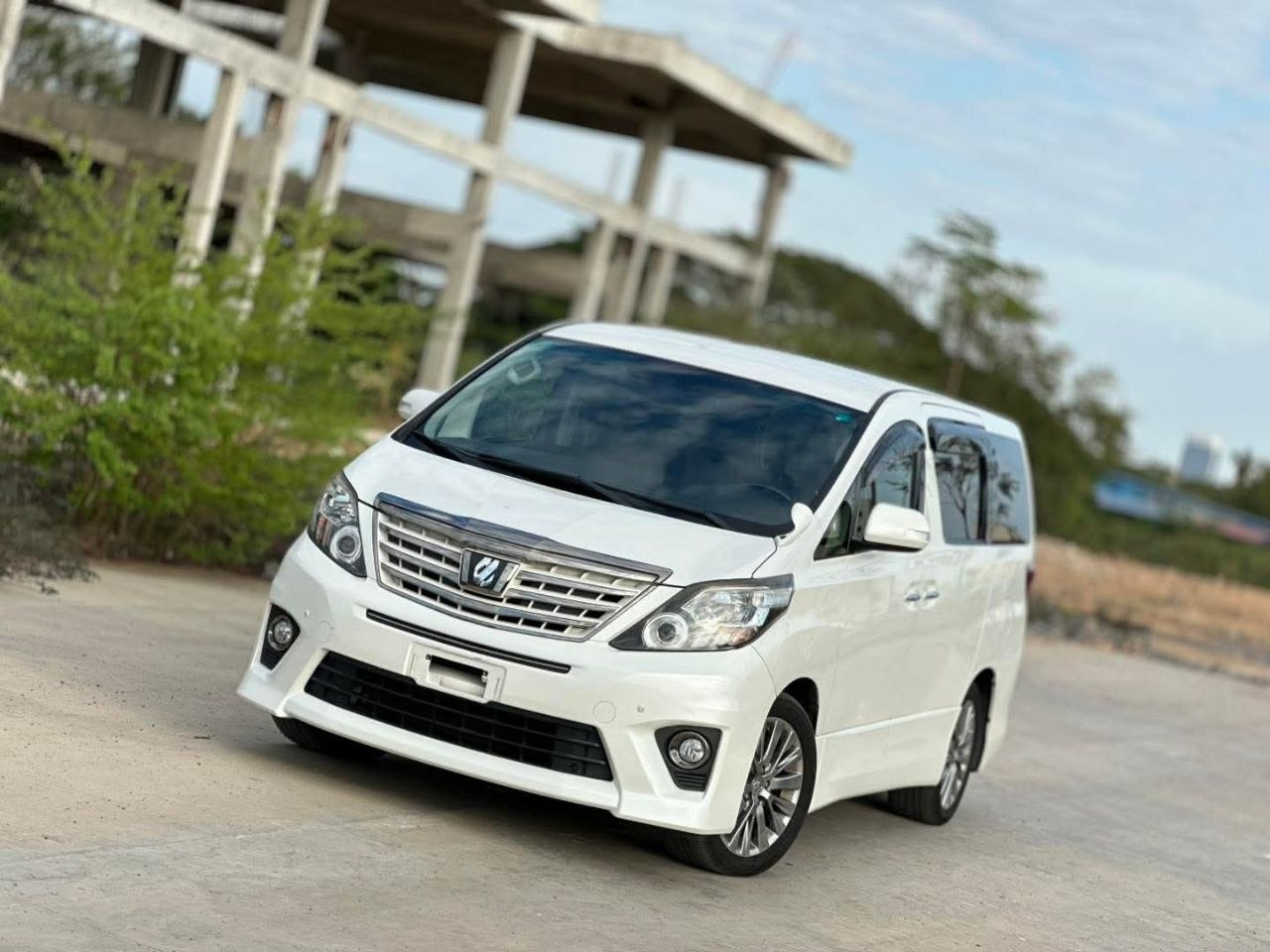 Private shuttles car/ bus and Airport Transfer in Siem Reap, Phnom Penh, Cambodia