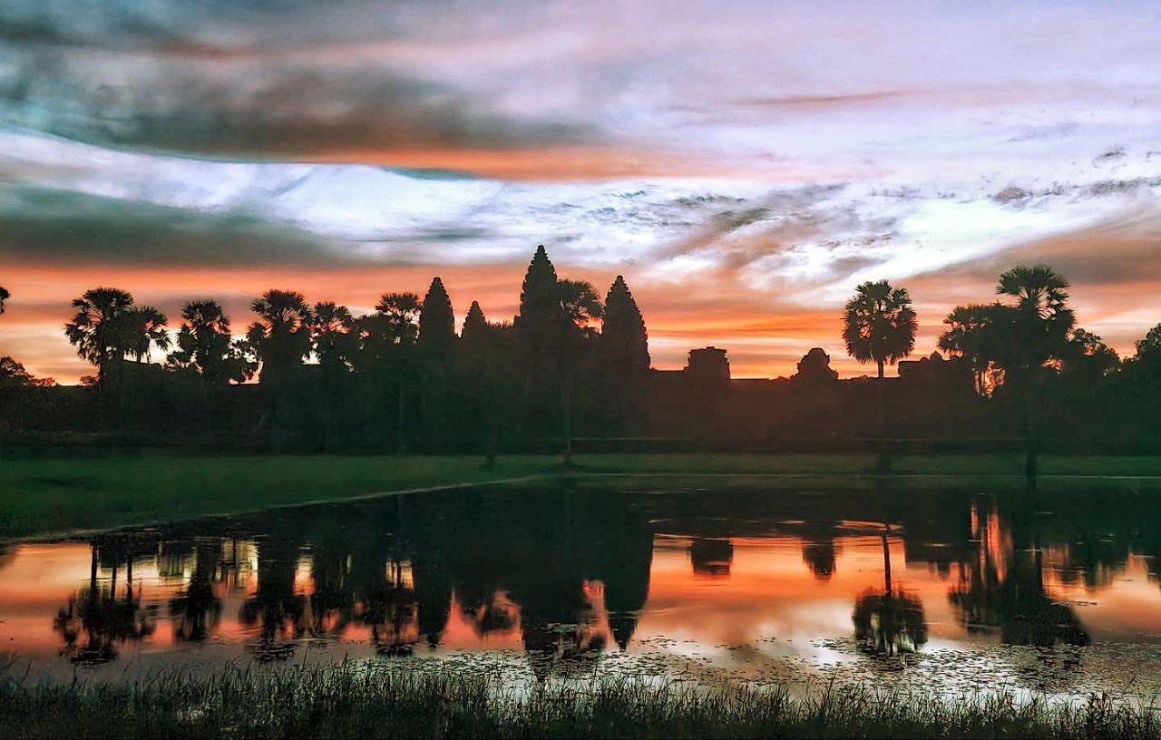 Angkor Wat Sunrise Private Cycling Tour